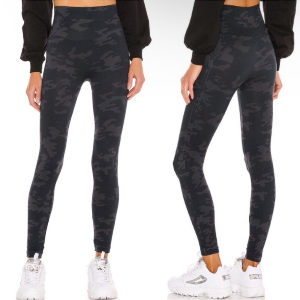 Spanx Look at Me Now Leggings Black Camo. Size medium